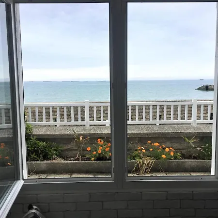 En Front De Avec Terrasse Et Vue דירה