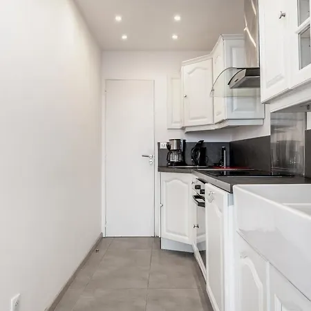 En Front De Avec Terrasse Et Vue דירה