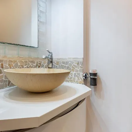 En Front De Avec Terrasse Et Vue דירה ארומנש-לה-באינס