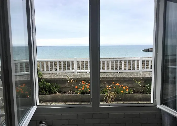 En Front De Avec Terrasse Et Vue Apartment