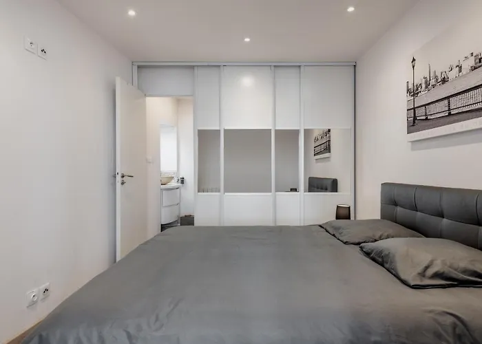 En Front De Avec Terrasse Et Vue Apartment *