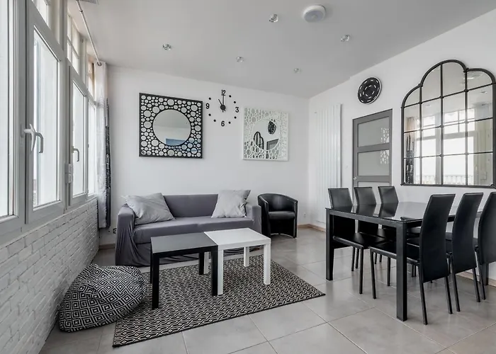 En Front De Avec Terrasse Et Vue