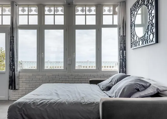 En Front De Avec Terrasse Et Vue شقة