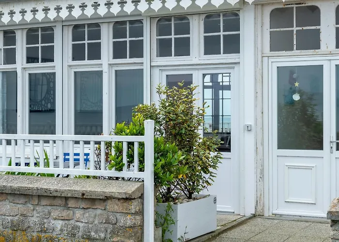 Apartment En Front De Avec Terrasse Et Vue *