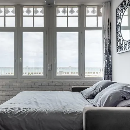 En Front De Avec Terrasse Et Vue Apartmán